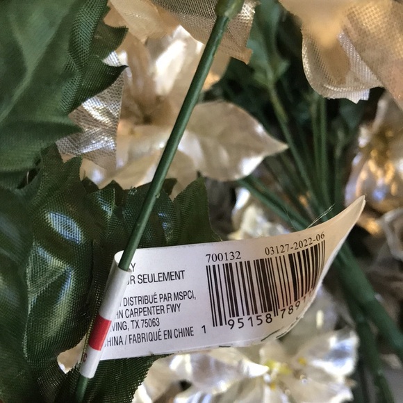 Bundle of 14 Champagne and silver Poinsettia bush. Almost new condition - Picture 10 of 11